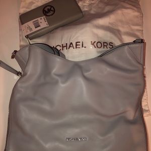 Micheal Kors purse